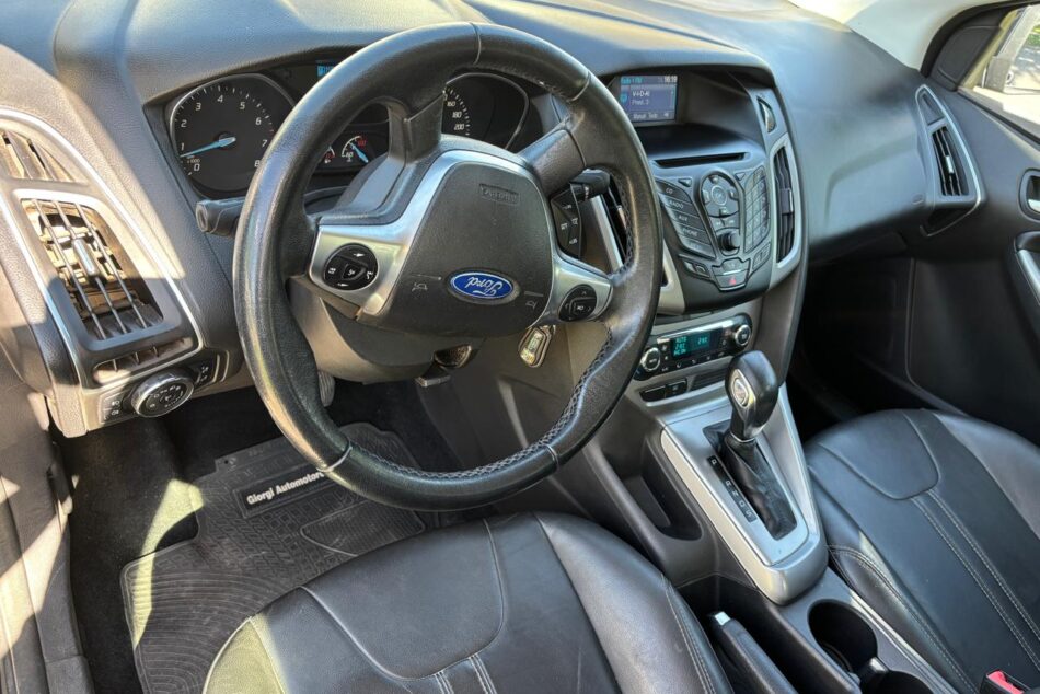 1518249509-Ford Focus III completo