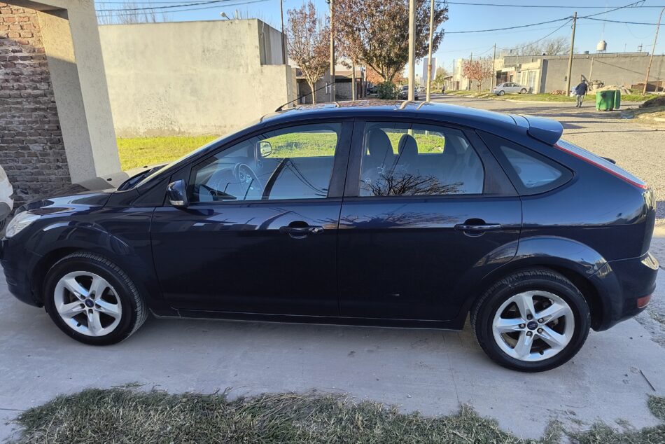 1522066361-Ford Focus II completo