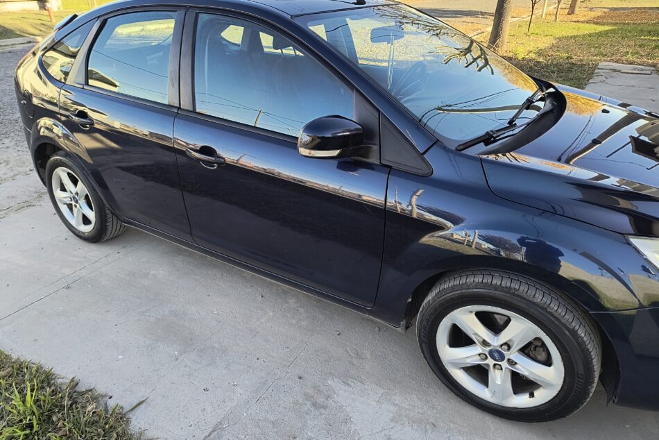 1522066361-Ford Focus II completo