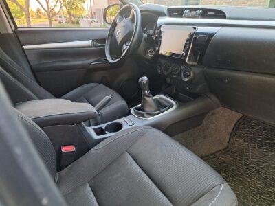 849172712-  Toyota Hilux completo
