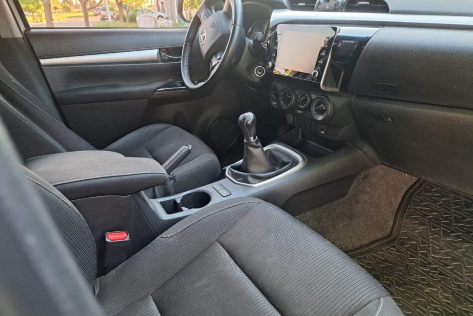 849172712-  Toyota Hilux completo