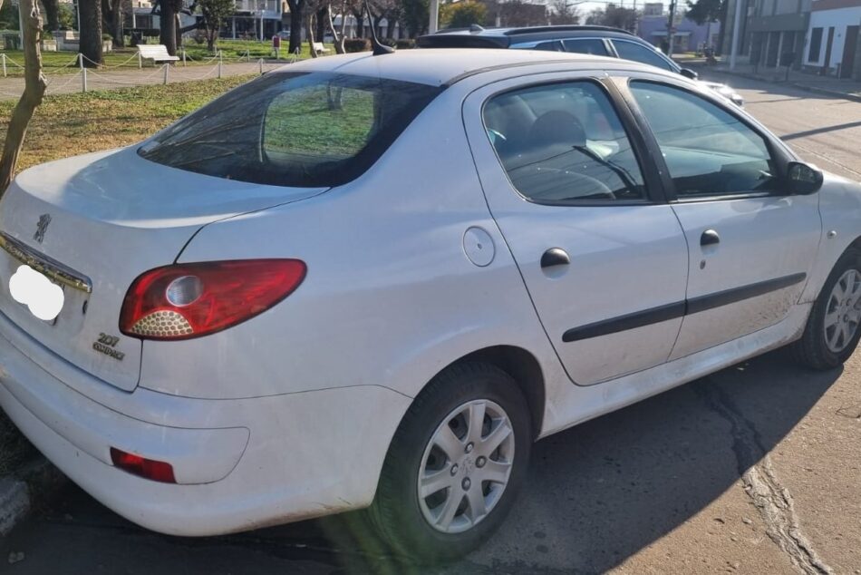 418171817-Peugeot 207 Compact completo
