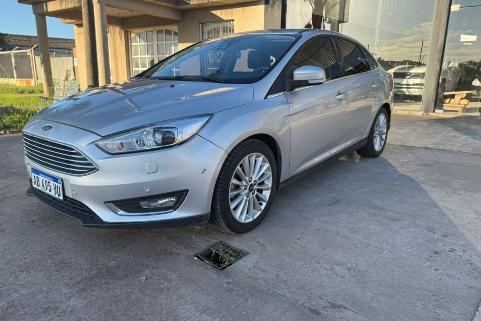 1969722381-Ford Focus III completo