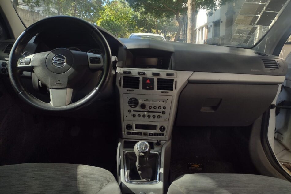 1371024903-Chevrolet Vectra completo