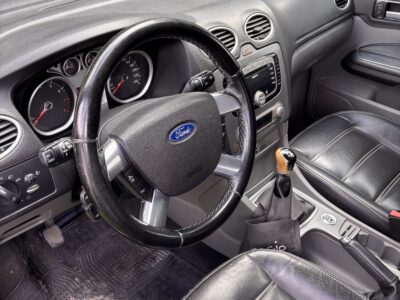 1549769023-Ford Focus completo