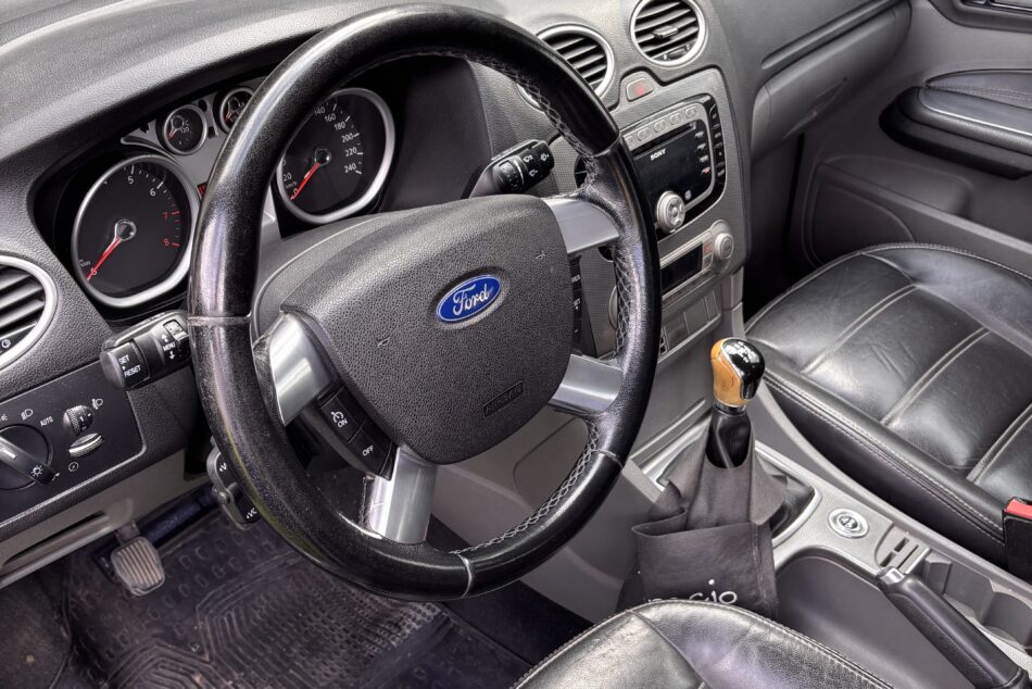 1549769023-Ford Focus completo