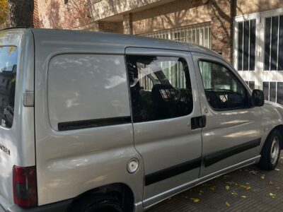 1358689722-  Peugeot Partner completo