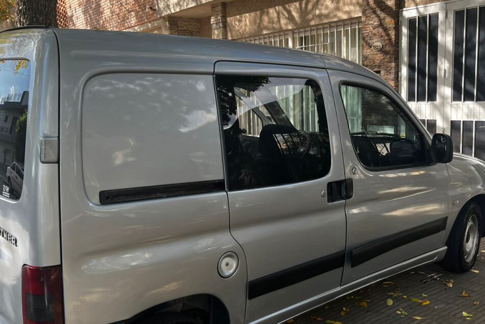 1358689722-  Peugeot Partner completo