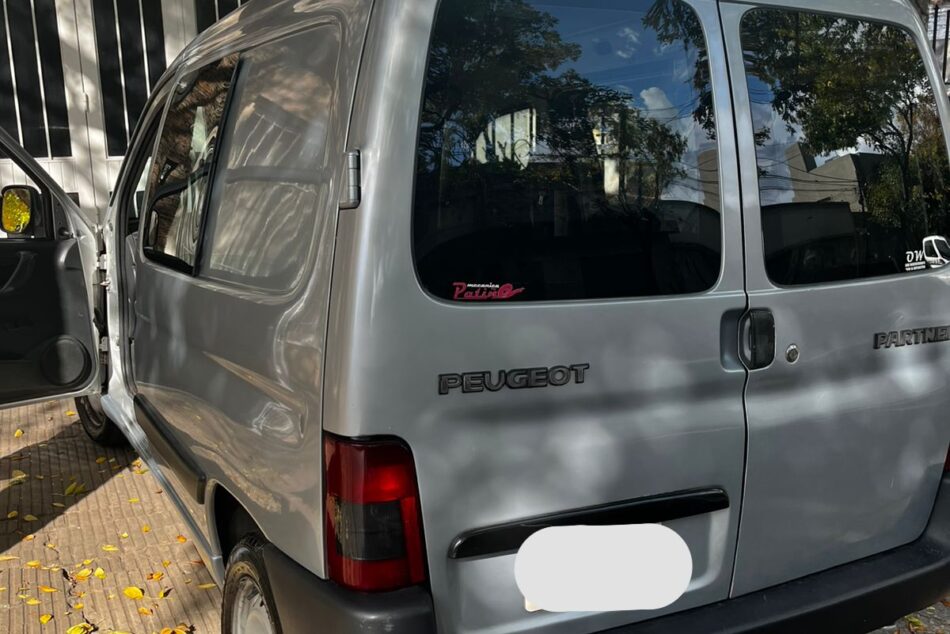 1358689722-  Peugeot Partner completo