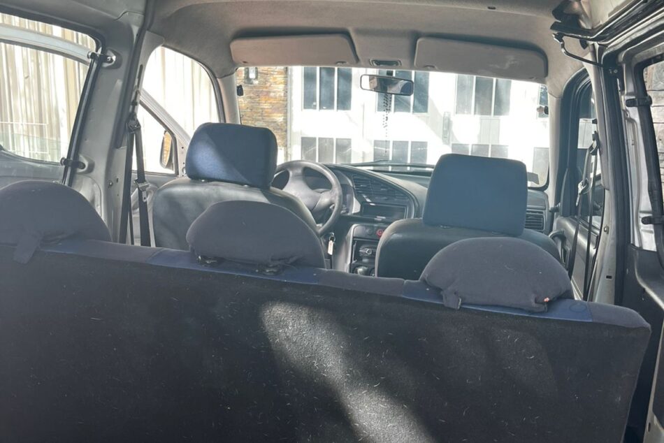 1358689722-  Peugeot Partner completo
