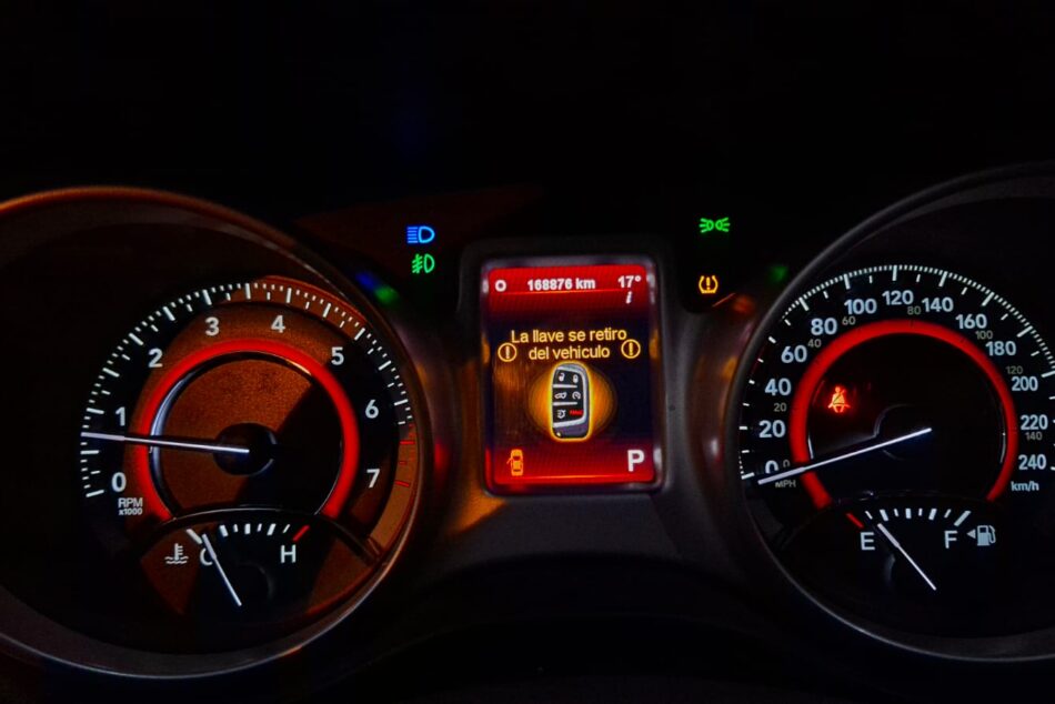 1300670843-Dodge Journey completo