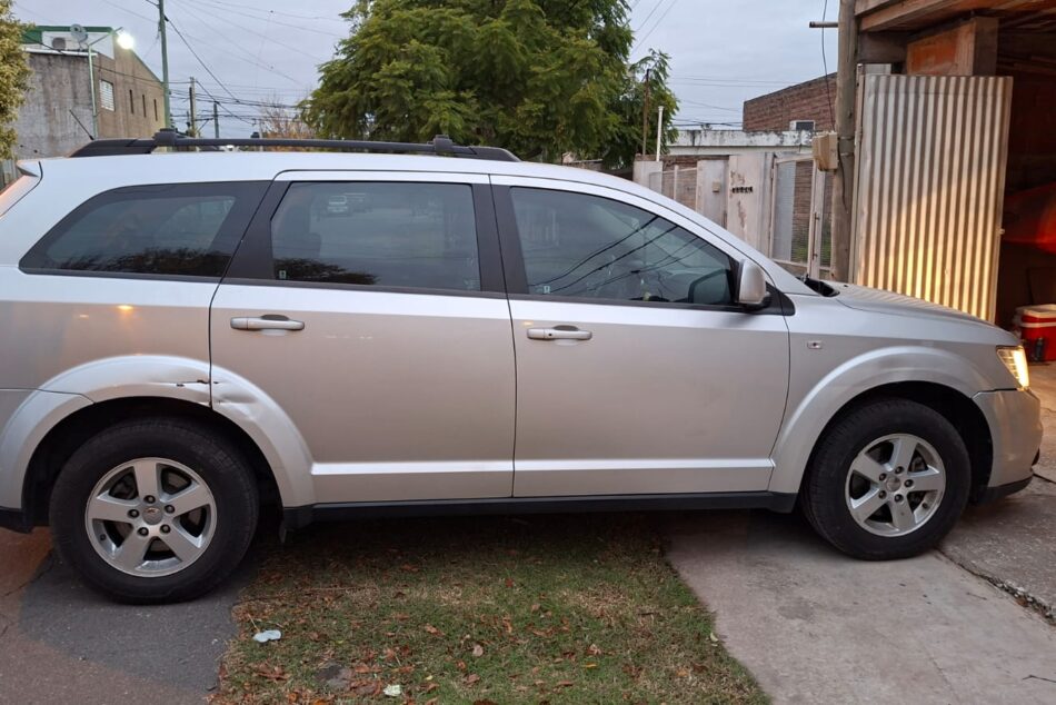 1300670843-Dodge Journey completo