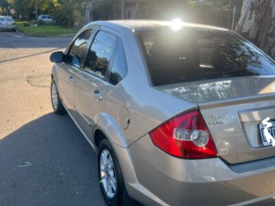 1667674725-Ford Fiesta Max completo