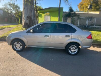 1667674725-Ford Fiesta Max completo