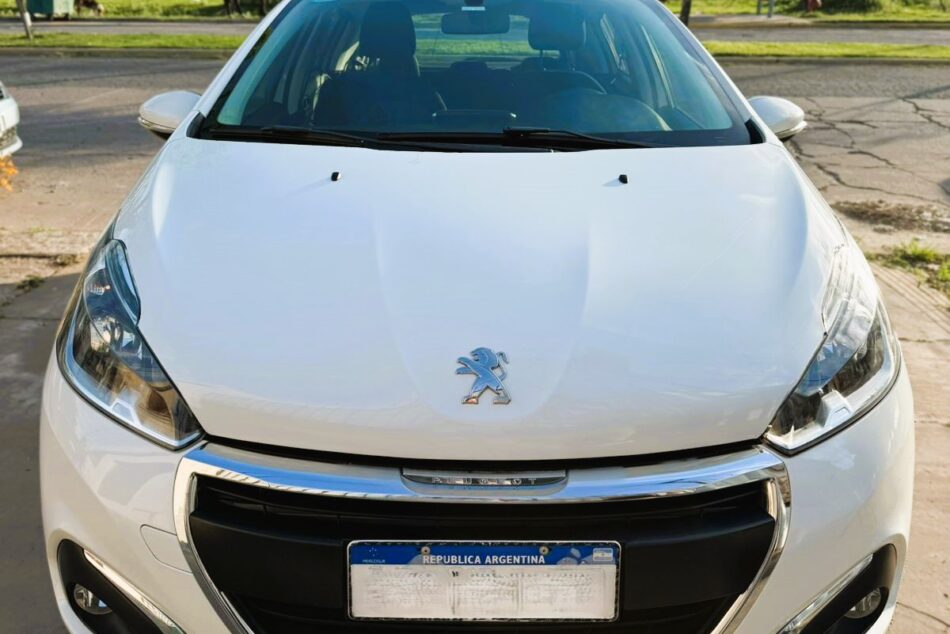 1892584756-Peugeot 208 completo