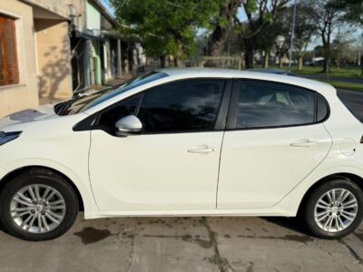 1892584756-Peugeot 208 completo