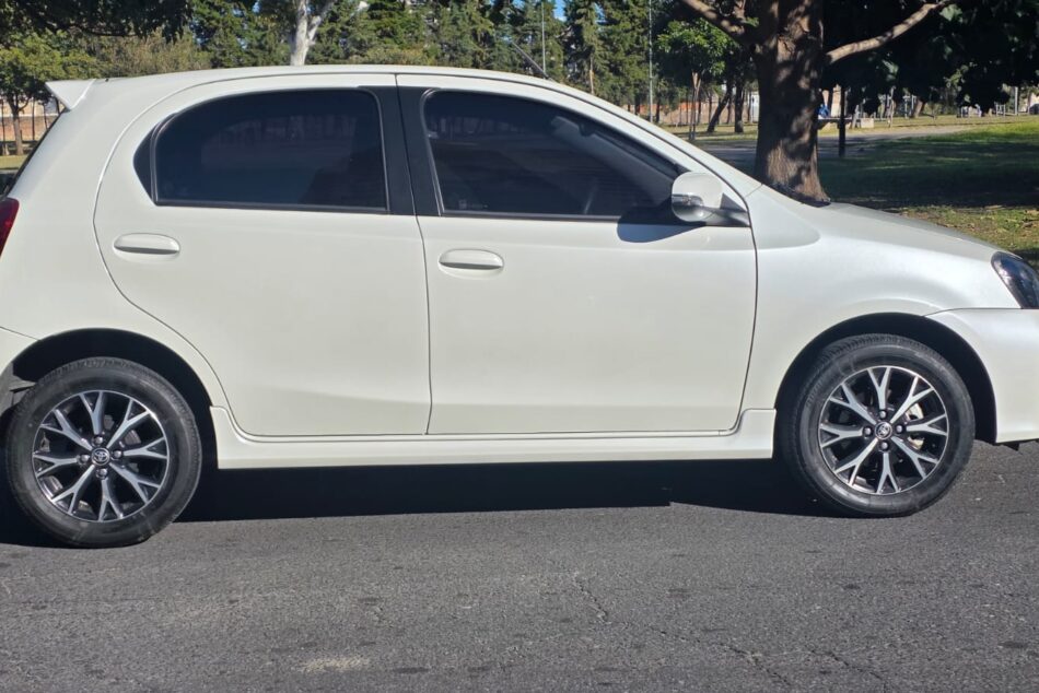 251314490-Toyota Etios completo