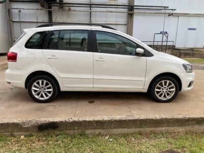832404166-Volkswagen Suran completo