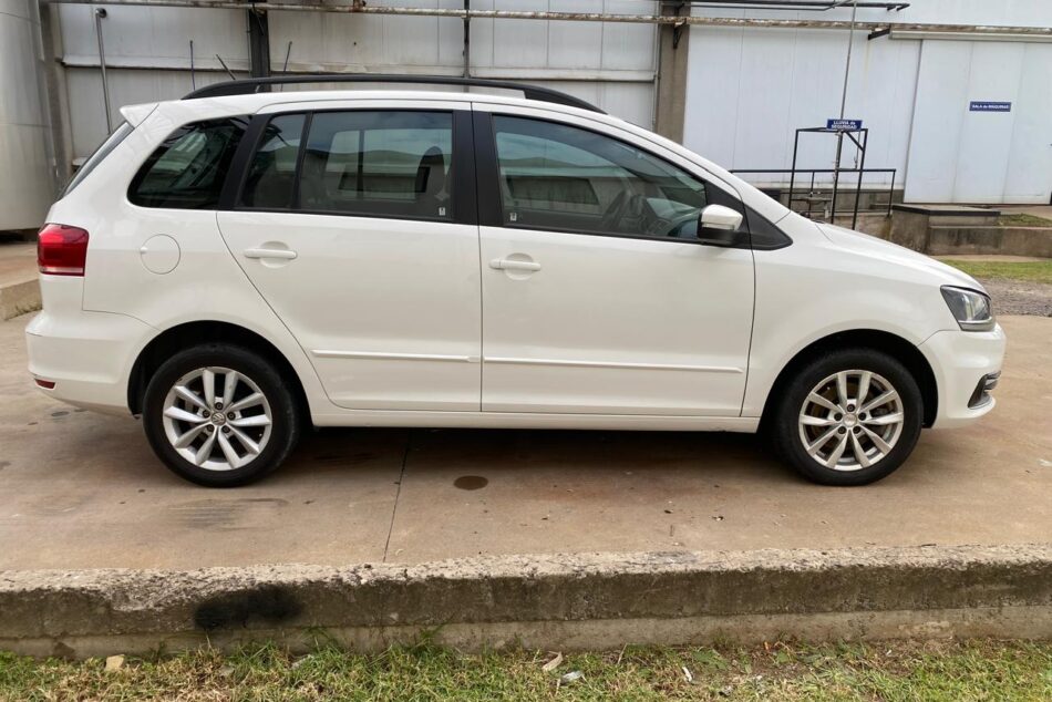 832404166-Volkswagen Suran completo