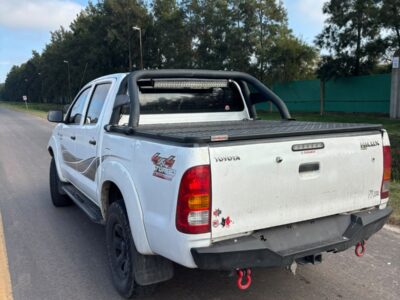 1338851992- Toyota Hilux completo