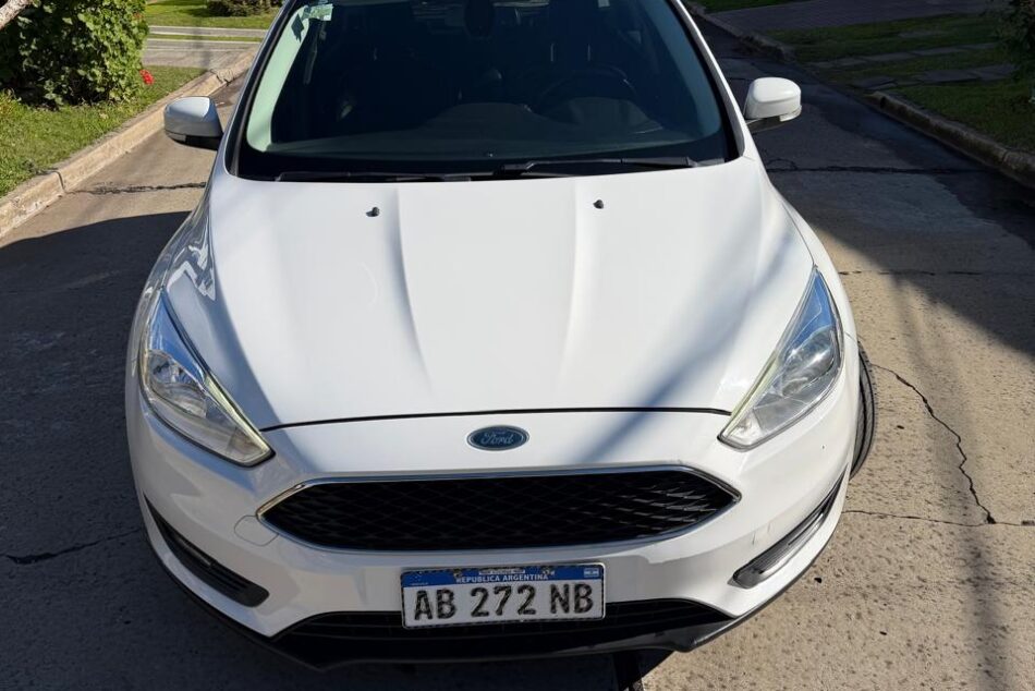 696580846-Ford Focus III completo
