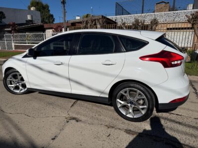 696580846-Ford Focus III completo
