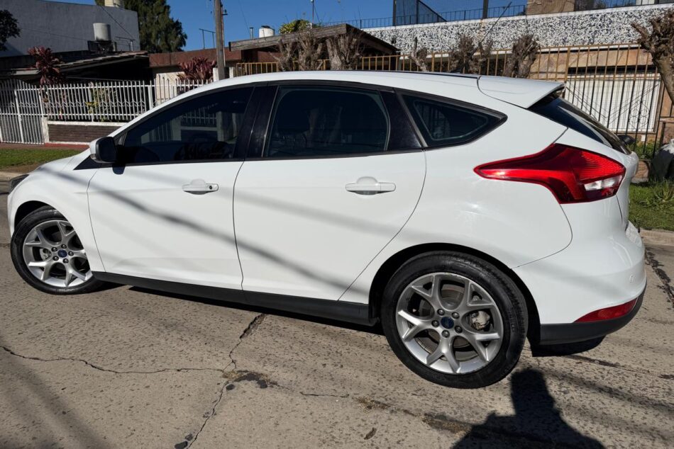 696580846-Ford Focus III completo