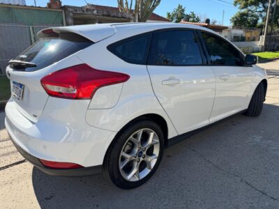 696580846-Ford Focus III completo