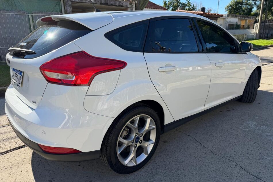 696580846-Ford Focus III completo