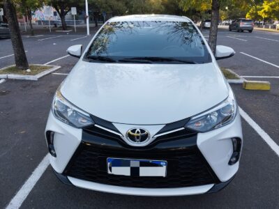 1282423746-Toyota Yaris completo