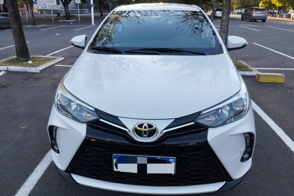 1282423746-Toyota Yaris completo