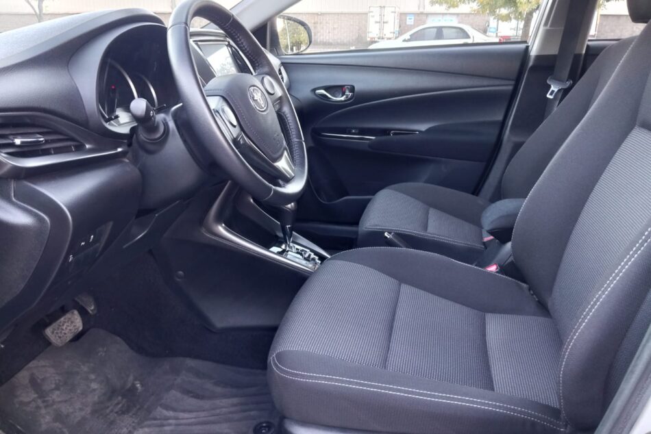 1282423746-Toyota Yaris completo