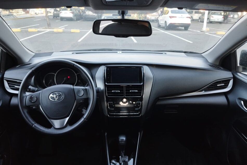 1282423746-Toyota Yaris completo