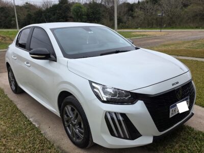2010124670-Peugeot 208 completo