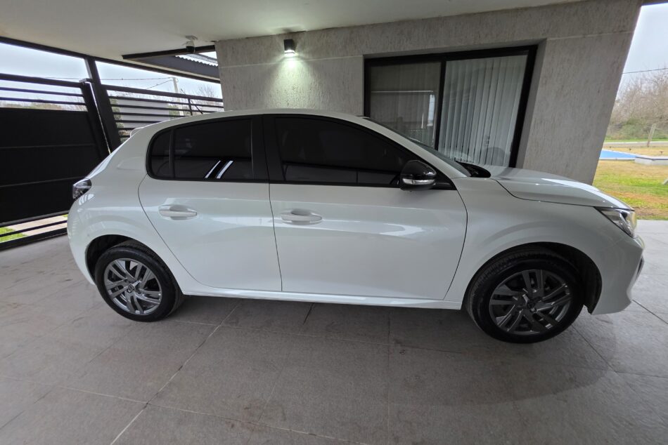 2010124670-Peugeot 208 completo