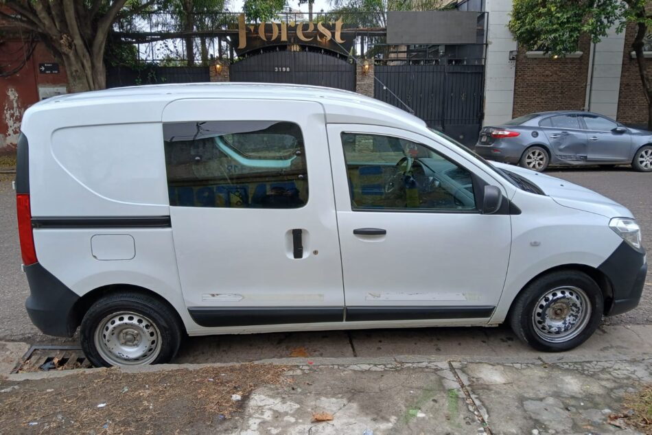 1653635604-  Renault Kangoo completo