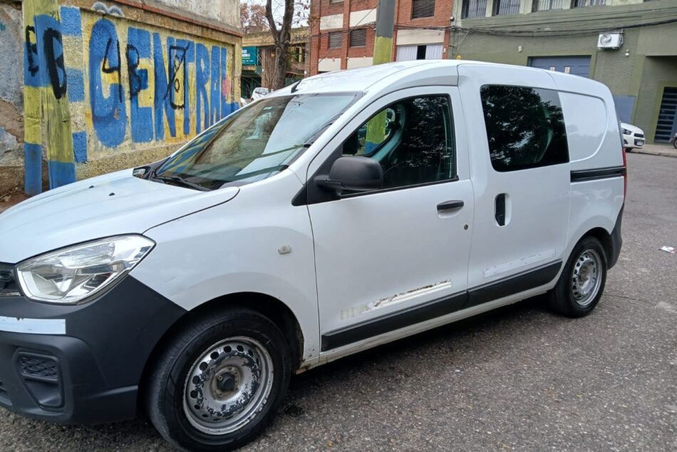 1653635604-  Renault Kangoo completo