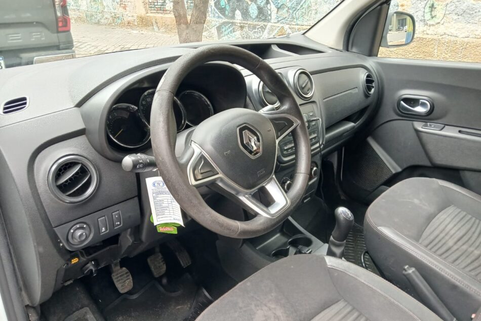 1653635604-  Renault Kangoo completo