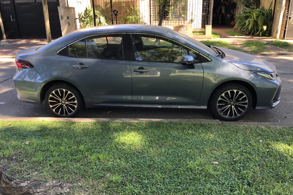 2114687392-Toyota Corolla completo