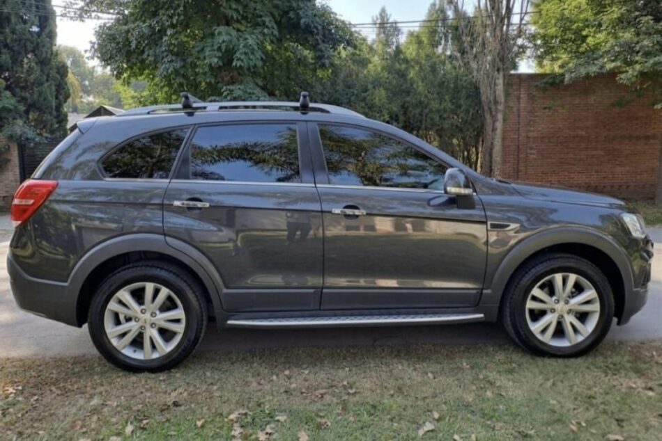 710336986-Chevrolet Captiva completo