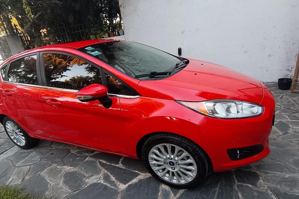 761015758-Ford Fiesta Kinetic Design completo