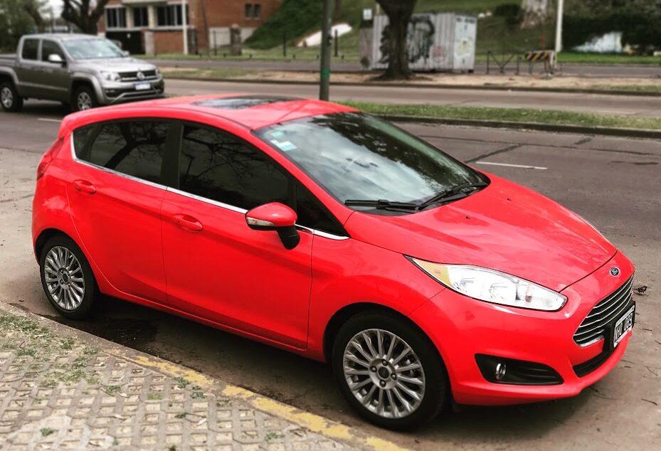 761015758-Ford Fiesta Kinetic Design completo