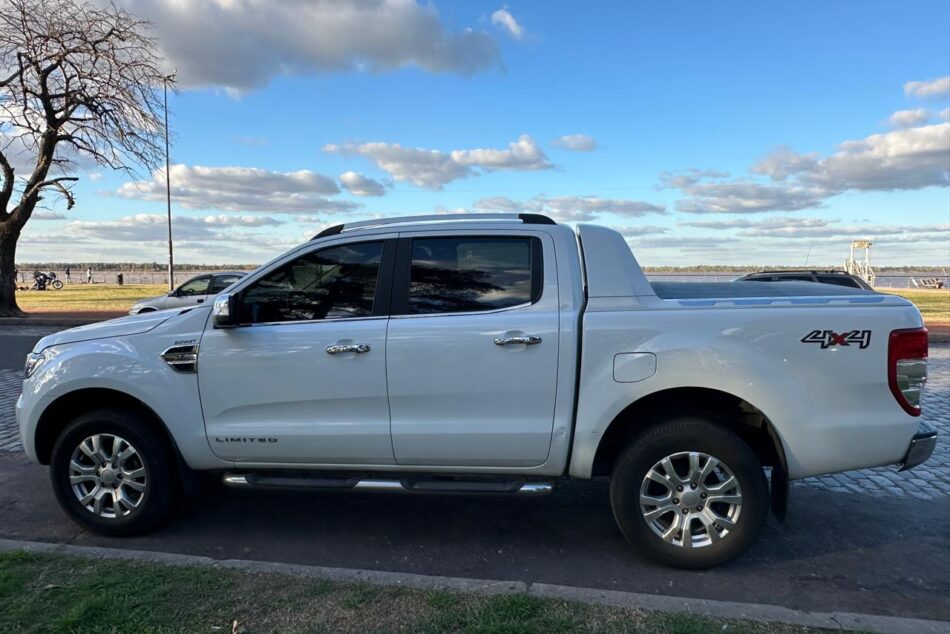 704252541-Ford  Ford Ranger completo