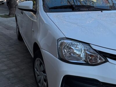1450846050-Toyota Etios completo