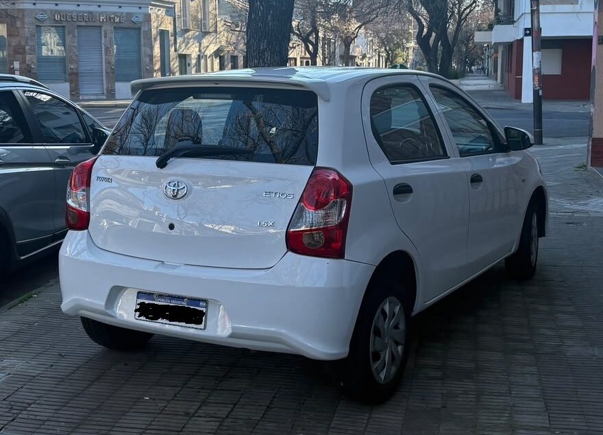 1450846050-Toyota Etios completo