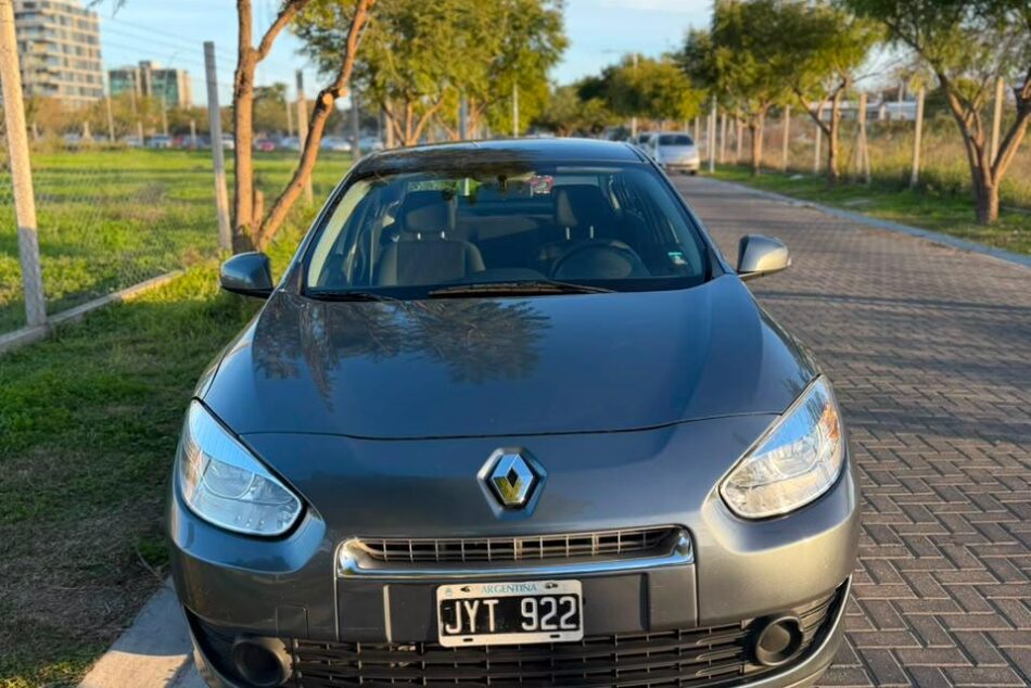 100643018-Renault Fluence completo