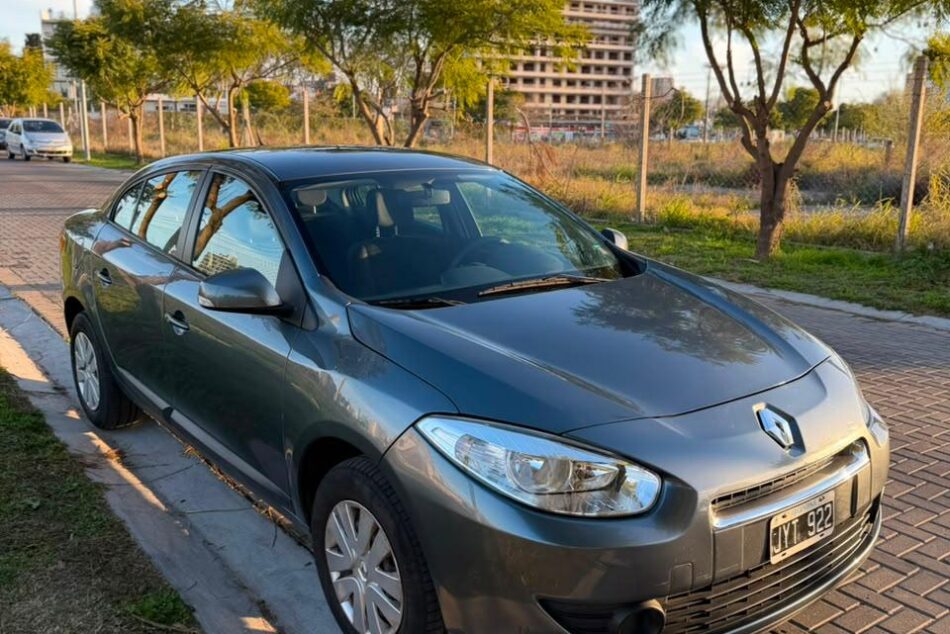100643018-Renault Fluence completo