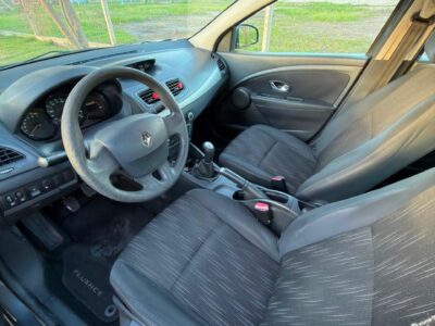 100643018-Renault Fluence completo