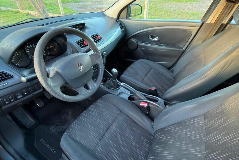 100643018-Renault Fluence completo