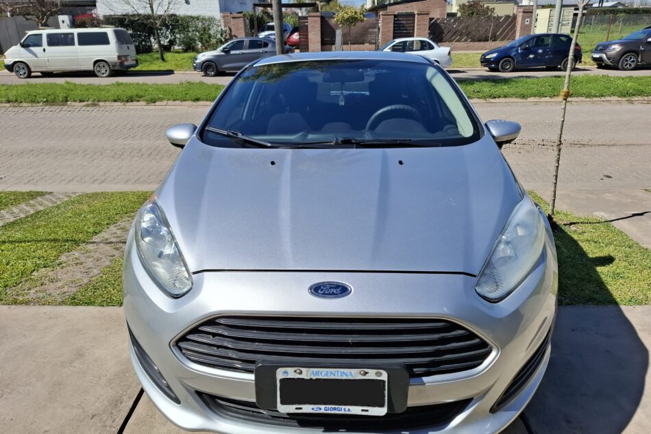 1896002884-Ford Fiesta Kinetic Design completo